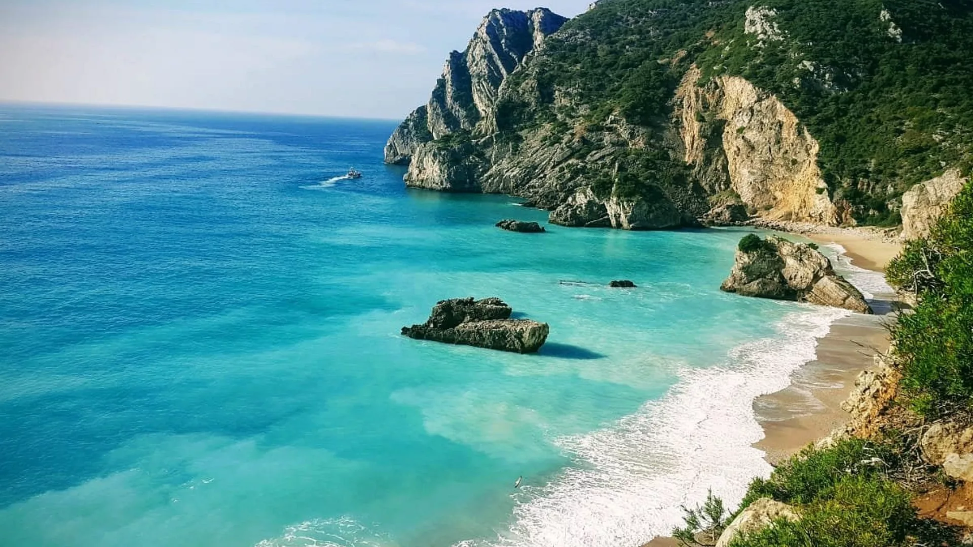 Ribeiro do Cavalo Beach in Sesimbra, Portugal hidden paradise with turquoise waters and dramatic cliffs